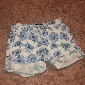 kids floral shorts!